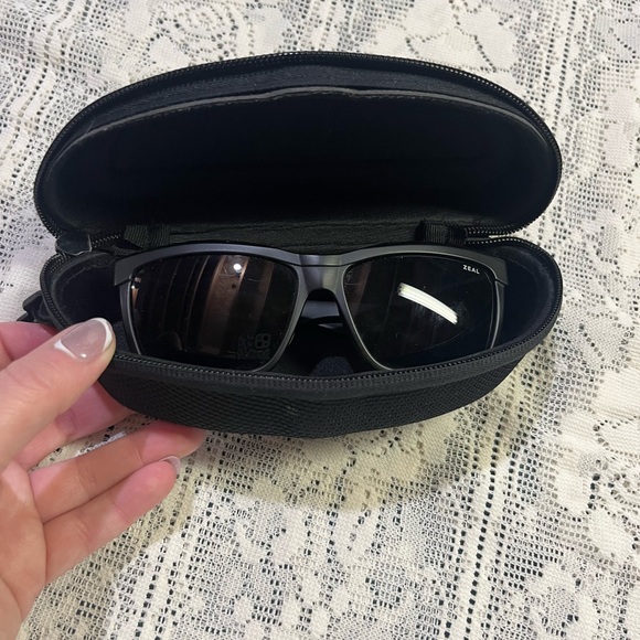 Zeal Polarized Black/Tortoise Sunglasses With Case - Picture 1 of 9